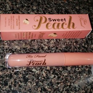 Too Faced: Sweet Peach lip gloss